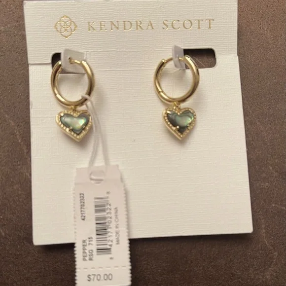 NWT Kendra Scott Heart Huggie Earrings - Picture 2 of 3